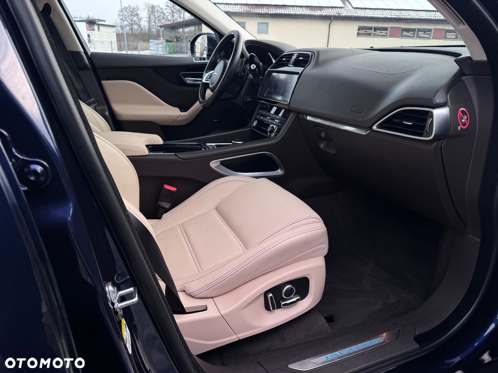 Jaguar F-Pace 25t AWD Prestige - 7