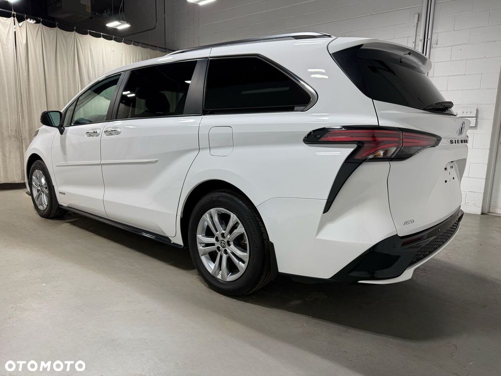 Toyota Sienna - 4