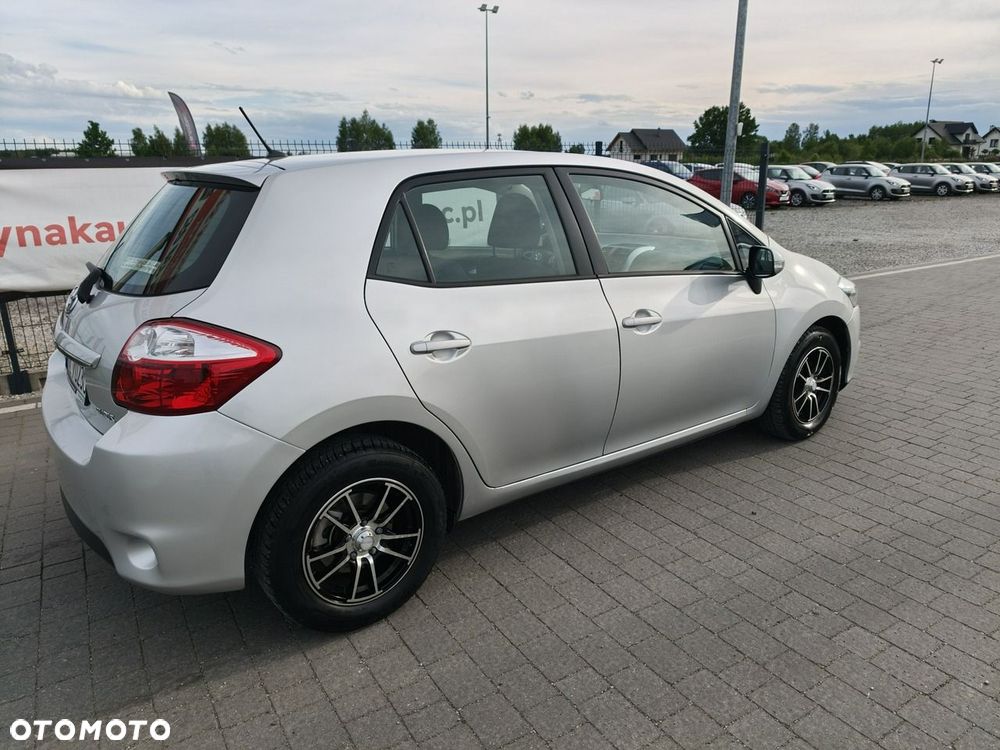 Toyota Auris - 11