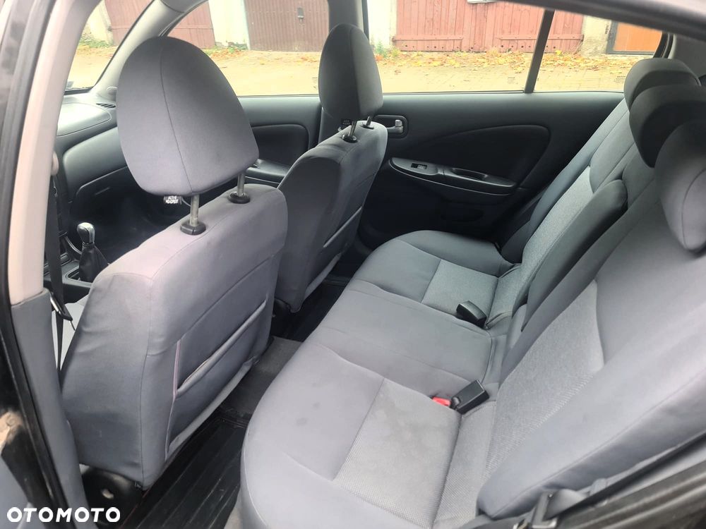 Nissan Almera - 10