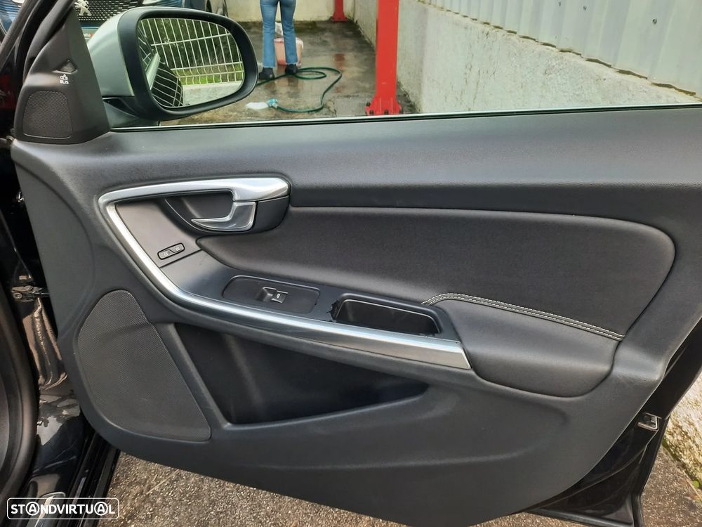 Volvo V60 1.6 D2 Drive R-Design Start/Stop - 40