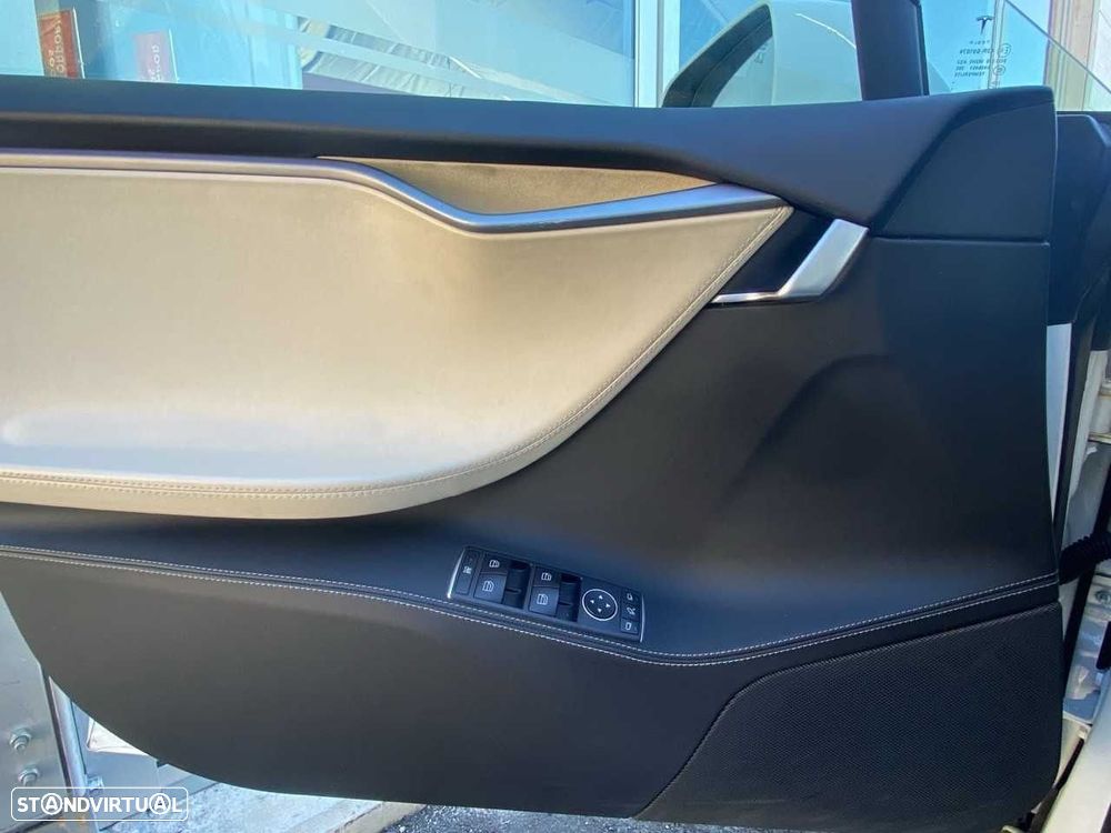 Tesla Model S - 18