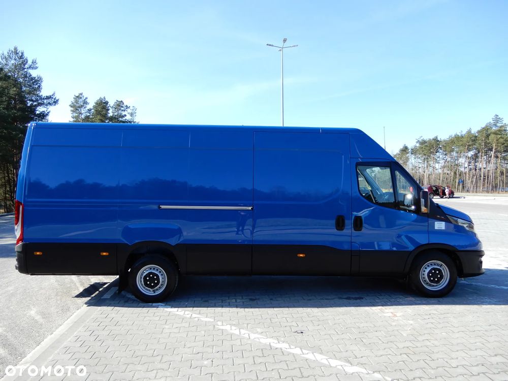 Iveco Daily 35S18 3.0 HPI 180 KM POWER Furgon Blaszak XXL 4.70 CM MAXI LONG Wysokość H2 1900 mm WZMACNIANE ZAWIESZENIE 968 Kg Ładowność HAK 3500 Kg Rozstaw Osi 4100 mm DMC 3500 Kg, WZMACNIANY Stan NOWY NIE UŻYWANY OKAZJA DOSTEPNY I GOTOWY - 3