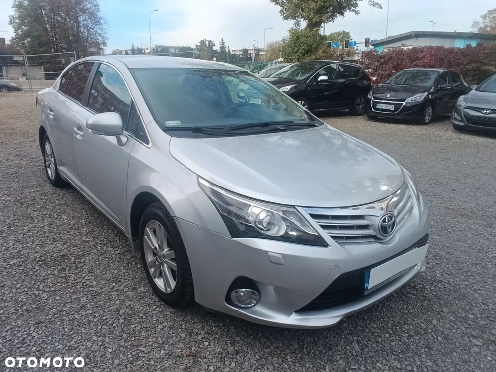 Toyota Avensis 2.0 D-4D Luna - 2