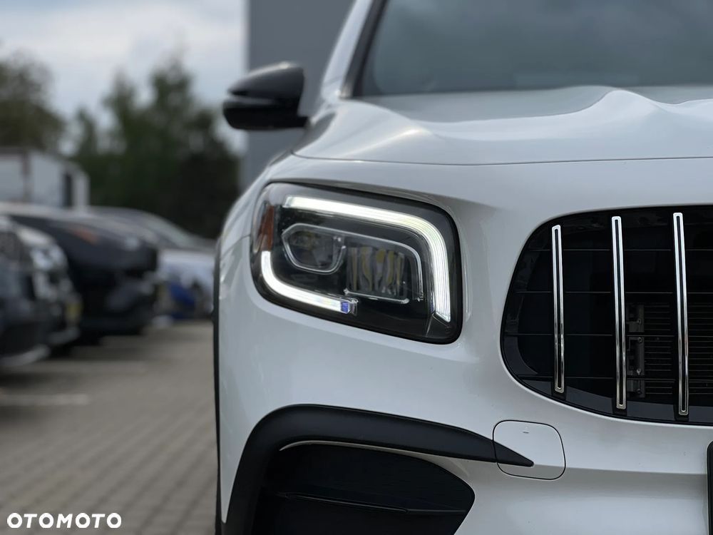 Mercedes-Benz GLB - 11