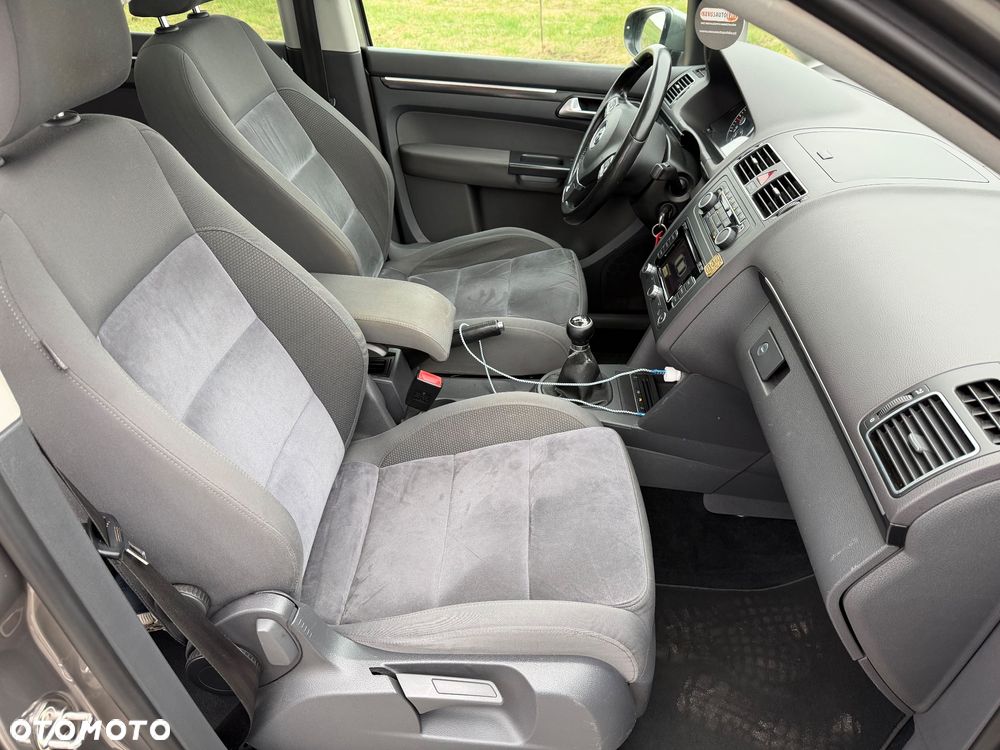 Volkswagen Touran 2.0 TDI Highline - 17