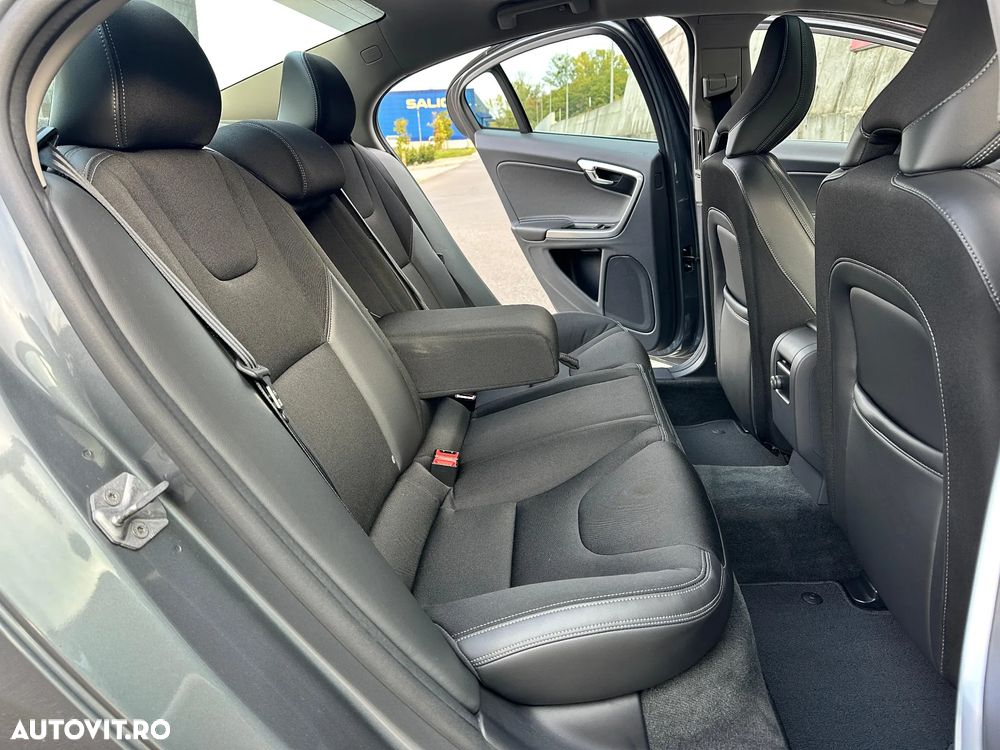 Volvo S60 D2 Geartronic Momentum - 25