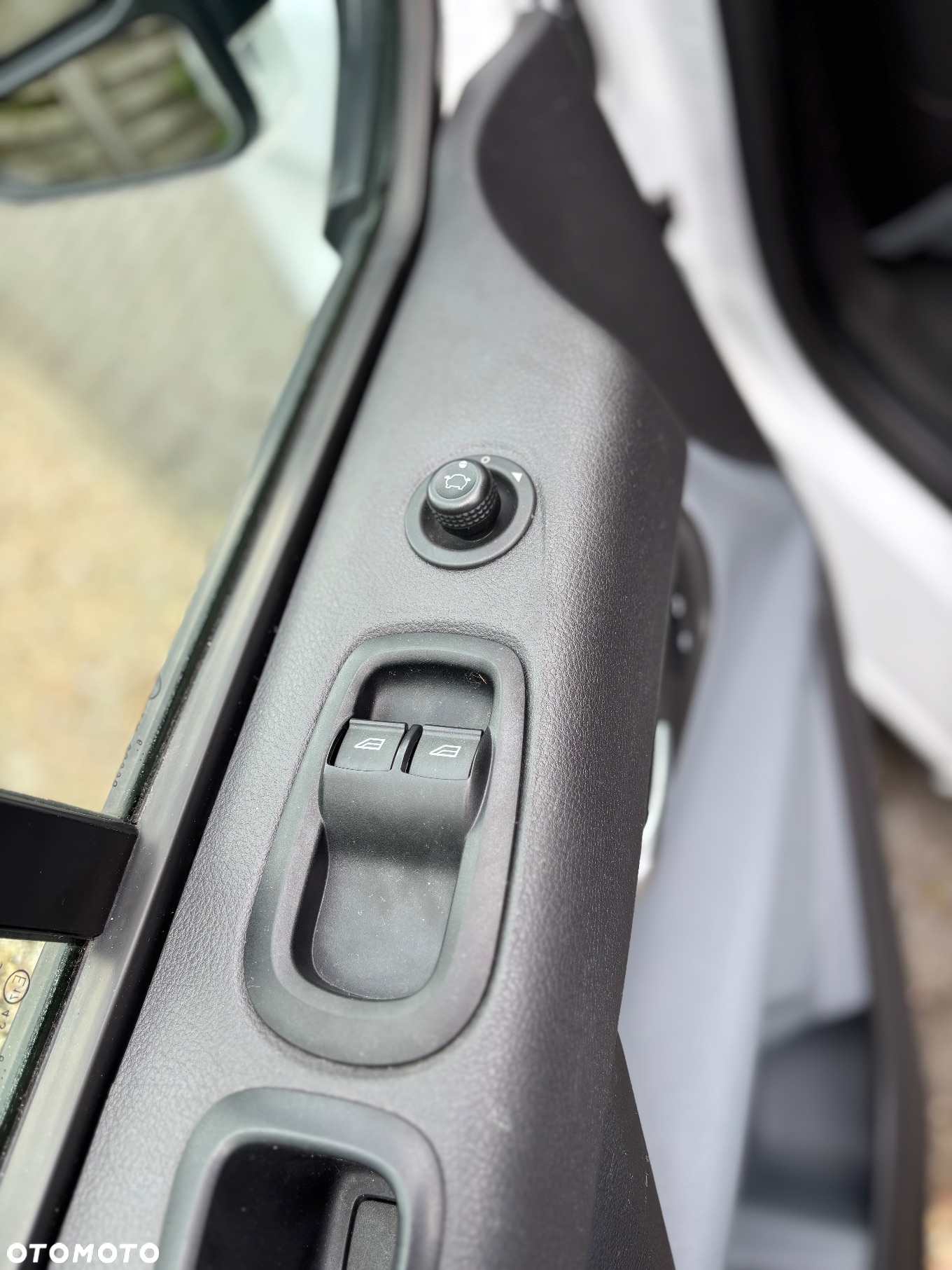Ford Transit Custom L1H1 Klima Relingi Hak PDC Tempomat Nowe opony Serwis 3-osobowy - 14
