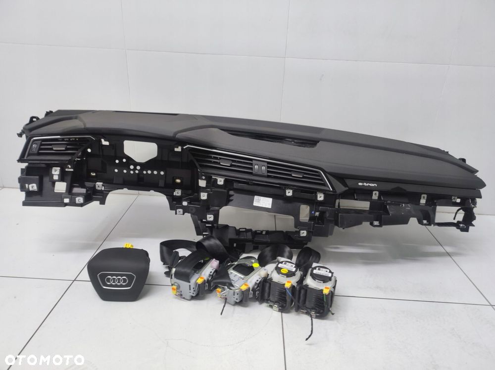 deska konsola poduszki pasy audi q8 etron head up orginał - 2