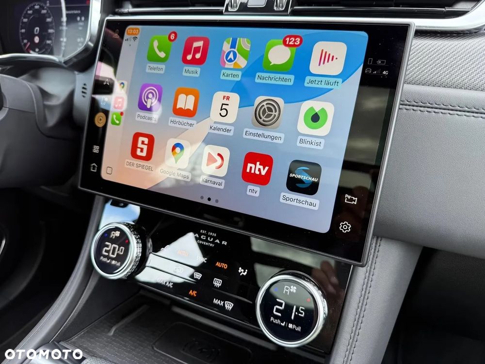 Jaguar F-Pace P550 AWD SVR - 35