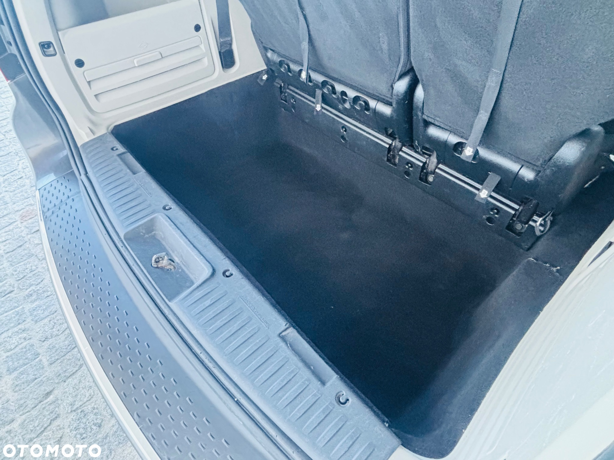 Dodge Grand Caravan - 16