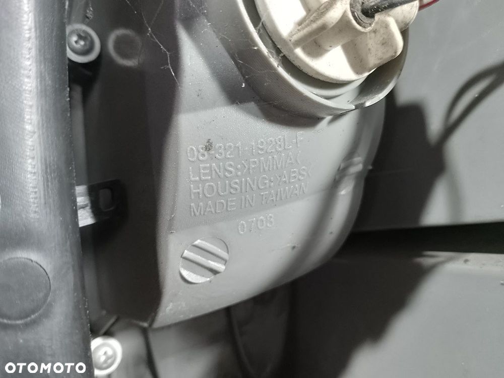 LAMPA TYLNA LEWA HYUNDAI SANTA FE I VAN 08-321-1928L - 2