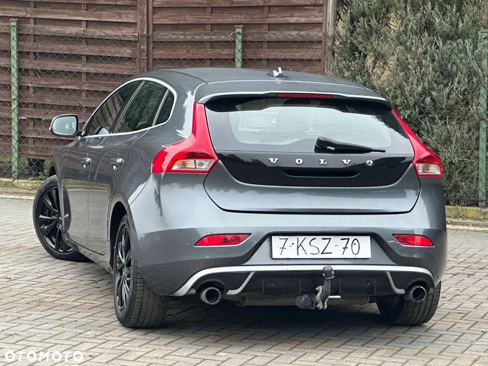 Volvo V40 D2 R Design - 22