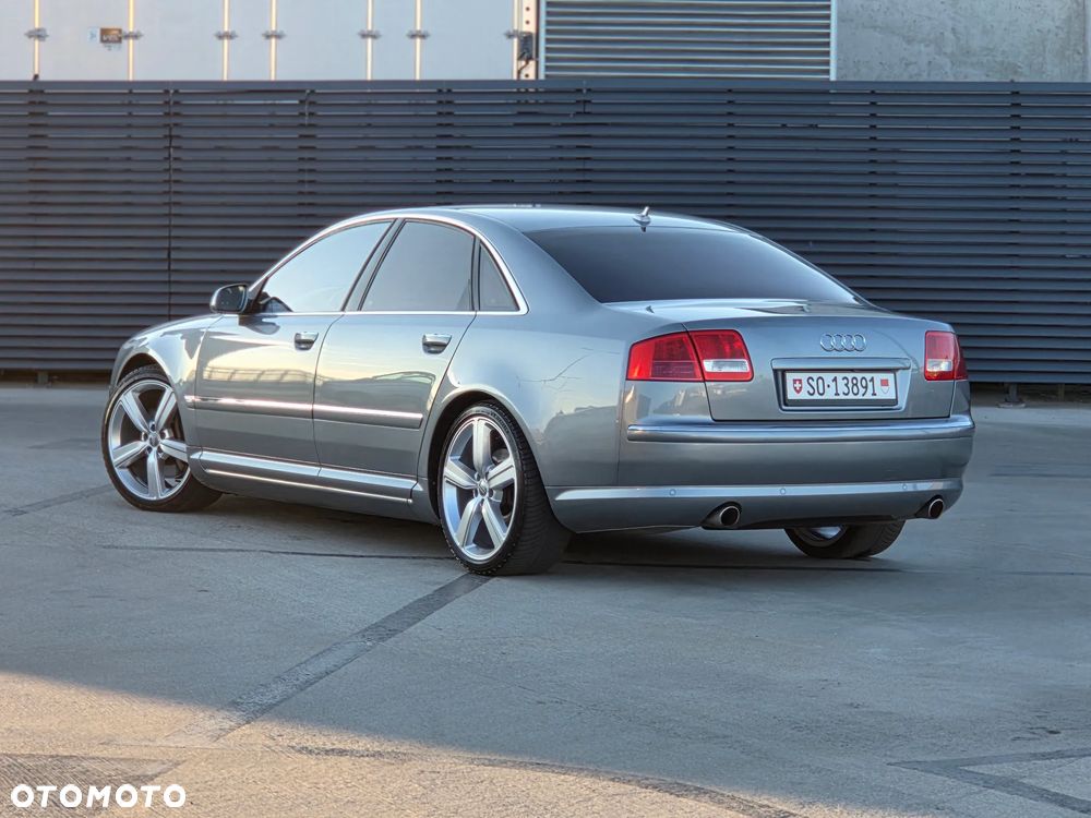 Audi A8 4.2 FSI Quattro - 2