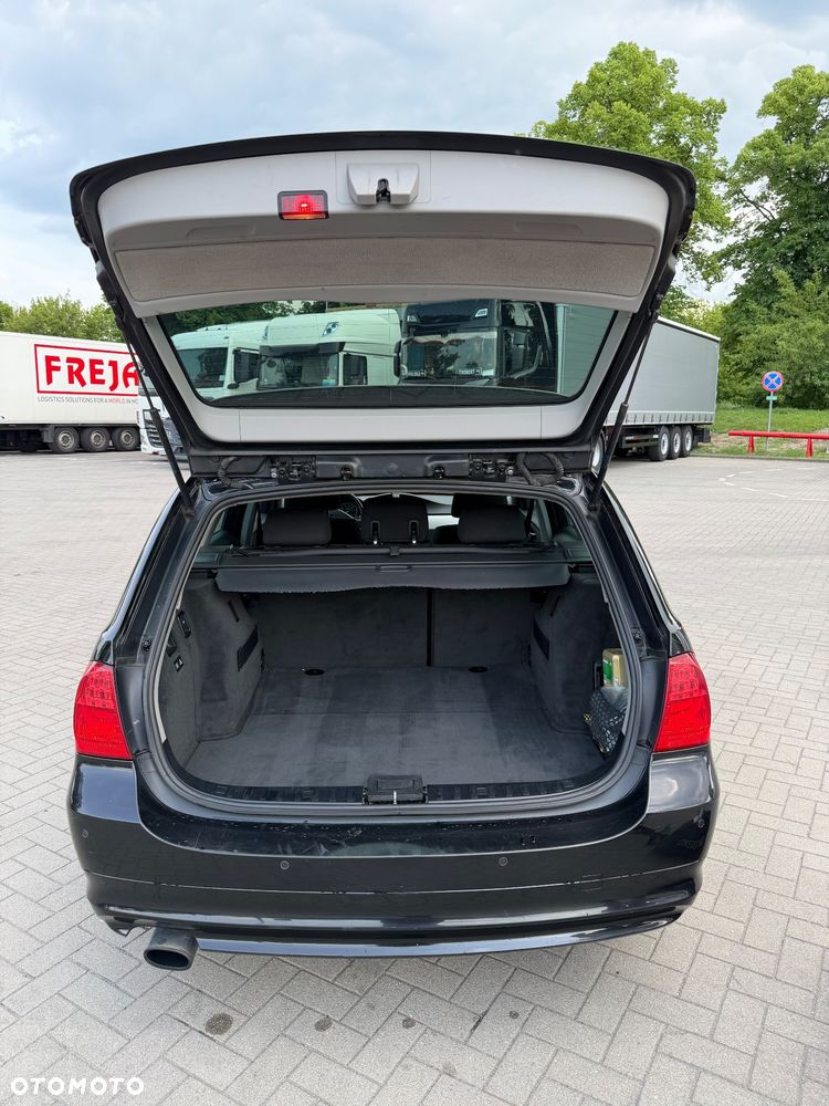 BMW Seria 3 320i - 9