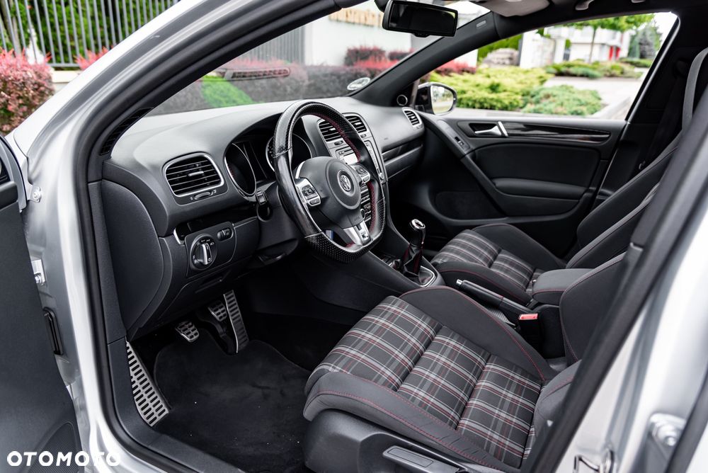 Volkswagen Golf 2.0 GTI - 18