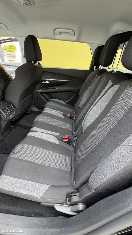 Peugeot 5008 1.2 PureTech Allure EAT8 - 28