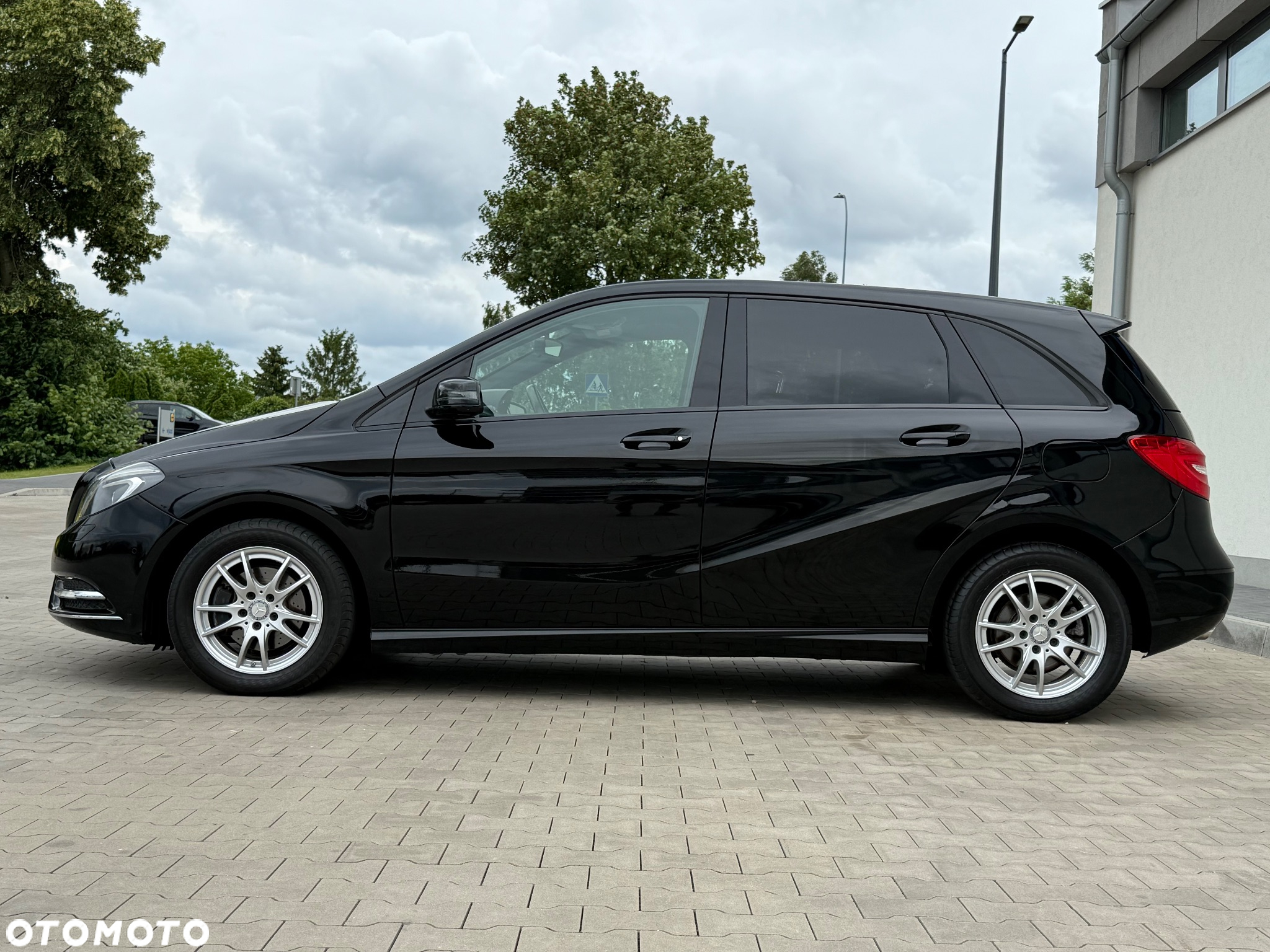 Mercedes-Benz Klasa B 180 UrbanStyle Edition - 12