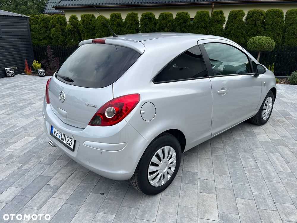 Opel Corsa 1.4 16V Cosmo - 3