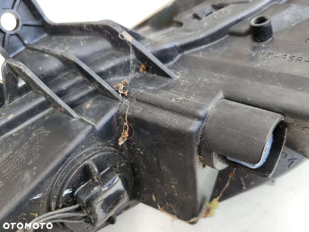 Halogen prawy LED DRL Peugeot 2008 208 II - 6