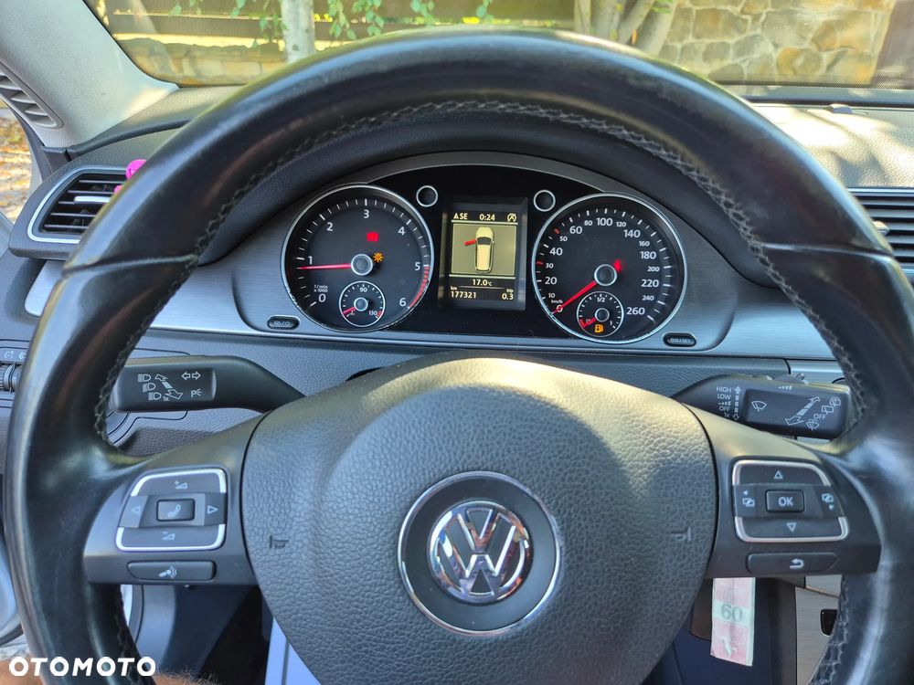 Volkswagen Passat 2.0 TDI Highline - 11