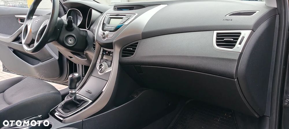 Hyundai Elantra 1.6 Comfort - 13