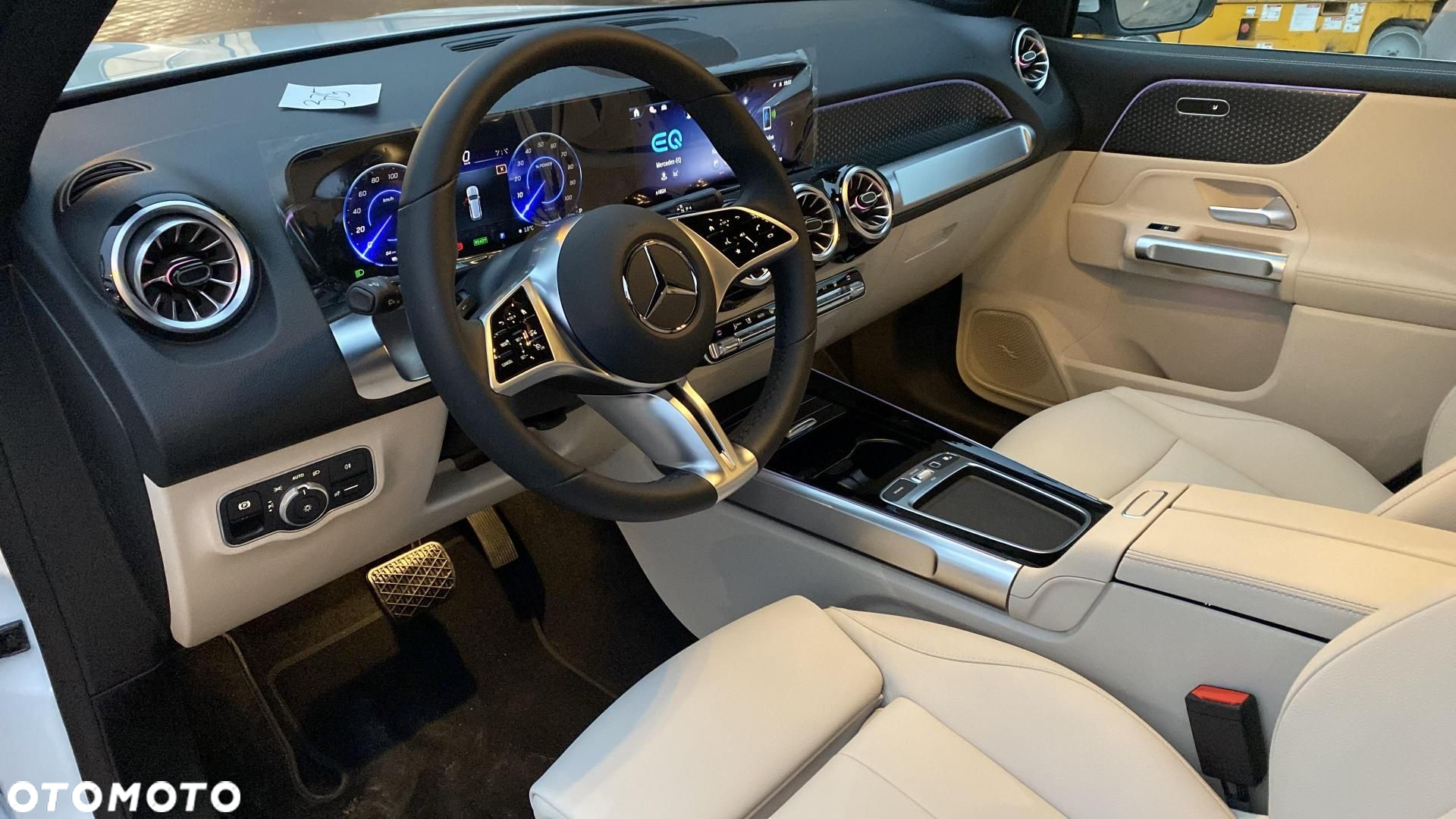 Mercedes-Benz EQB - 10