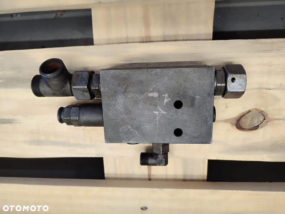 Zamek hydrauliczny 6P0762101S0401 Kramer 408 - 2