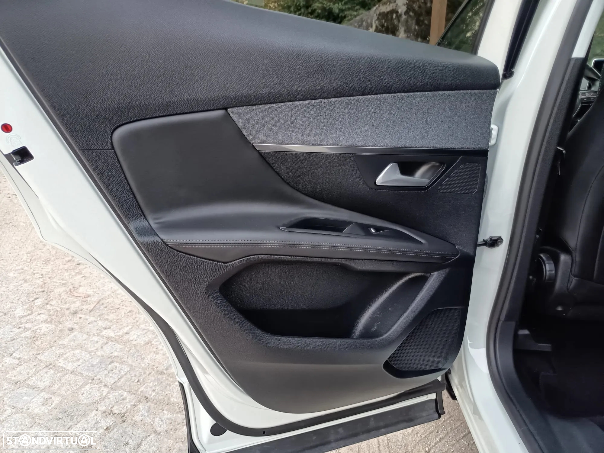 Peugeot 3008 1.6 BlueHDi Allure EAT6 J18 - 15