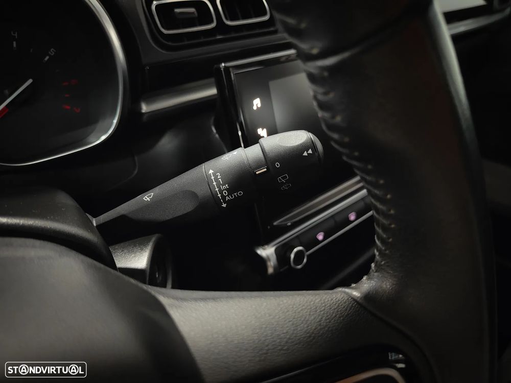 Citroën C3 1.2 PureTech Shine EAT6 - 52