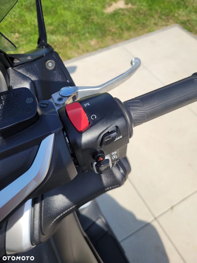 Yamaha Tmax - 30