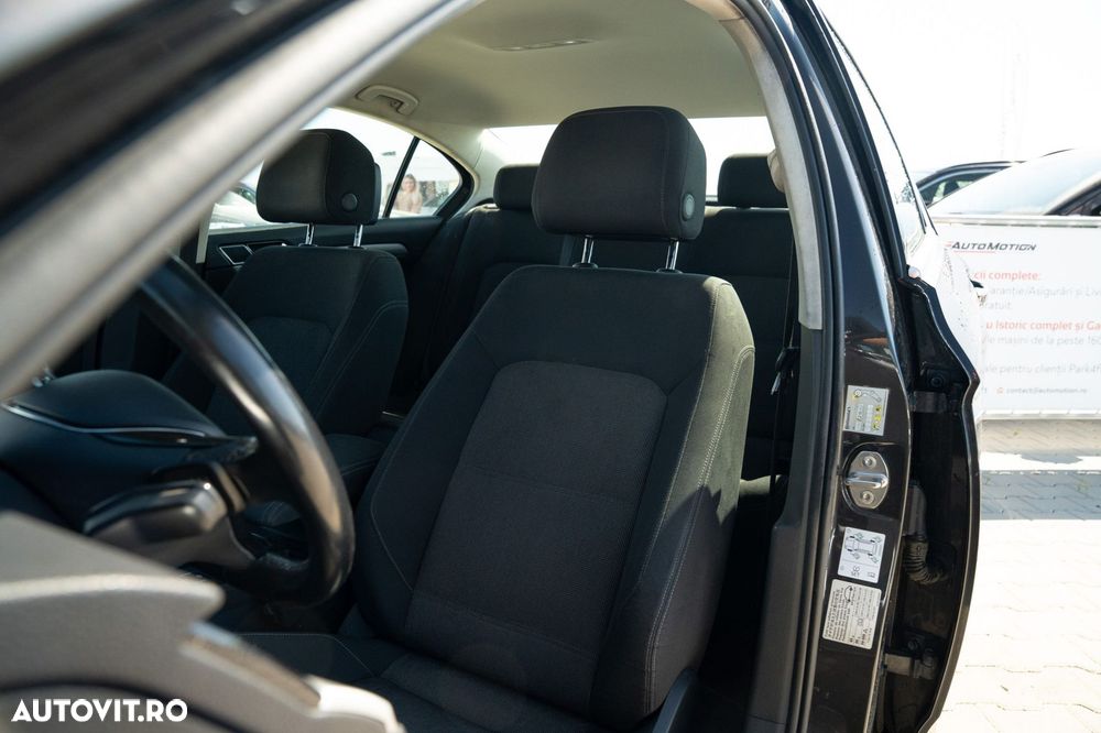 Volkswagen Passat 2.0 TDI DSG Comfortline - 23