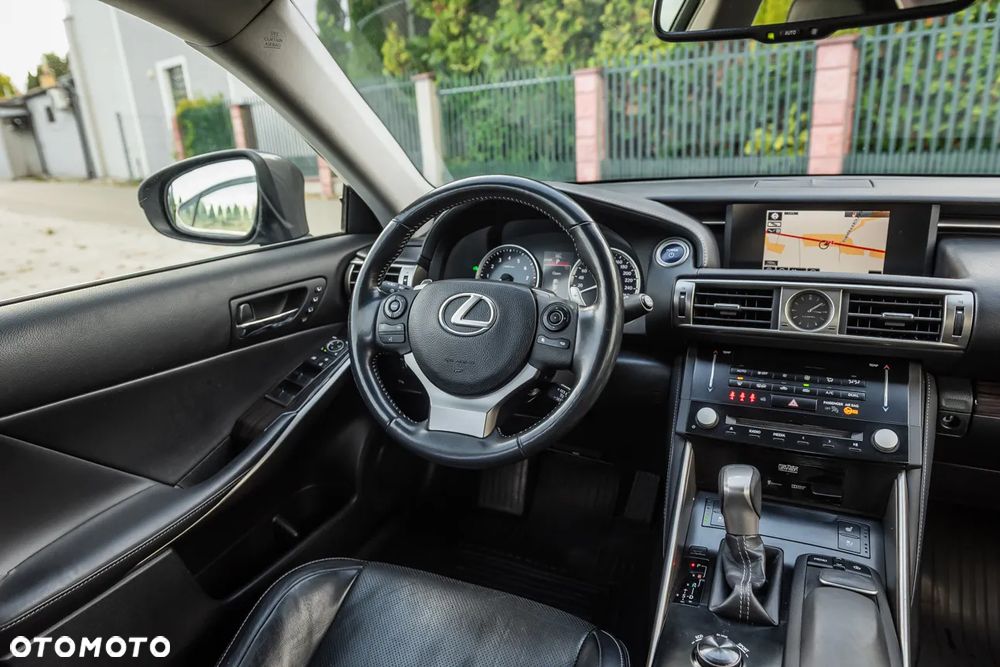 Lexus IS 300h Prestige EU6 - 27