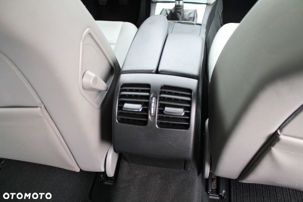 Mercedes-Benz Klasa C 220 CDI DPF Avantgarde - 24