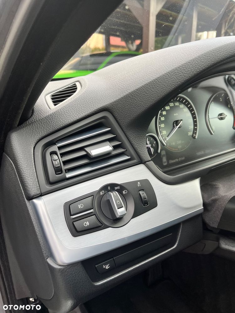 BMW Seria 5 520d xDrive - 12