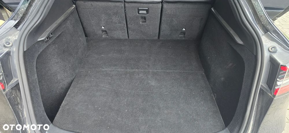 Tesla Model Y Performance AWD - 16