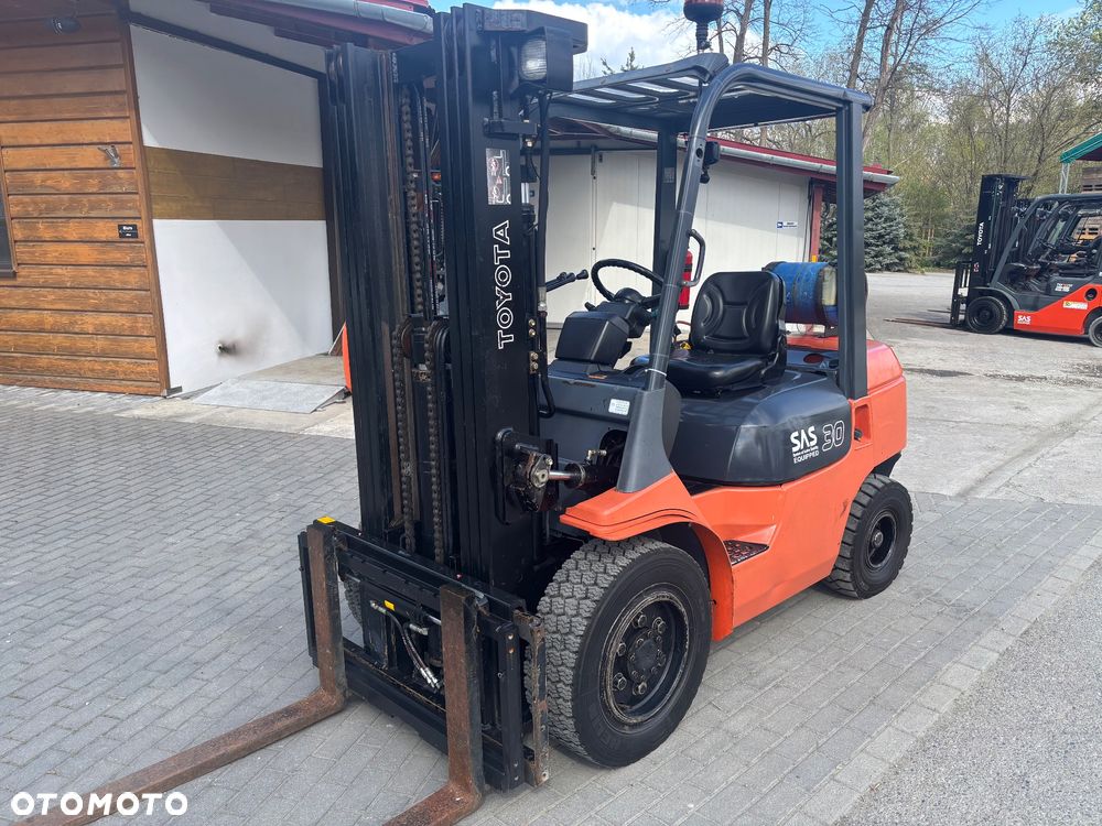 Toyota 7FGF30  I właściciel 3t Tony LPG triplex 33 700 NETTO Solidny sprzęt  2002r - 3