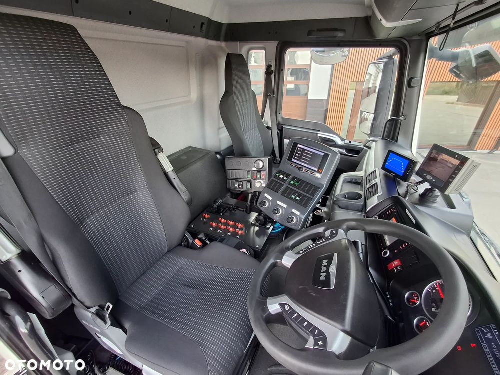 MAN TGS 18.320 Zamiatarka BUCHER OptiFant 8000 2 Silniki Euro 6 Karcher Listwy Wysokiego Ciśnienia Szczotki L/R EUnited PM10 Mycie Jezdni Ulicy Dodatkowy Zbiornik Wodny - 34