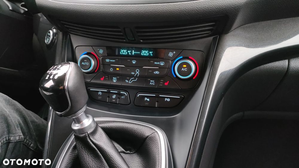 Ford Kuga 1.5 EcoBoost 2x4 Titanium - 26