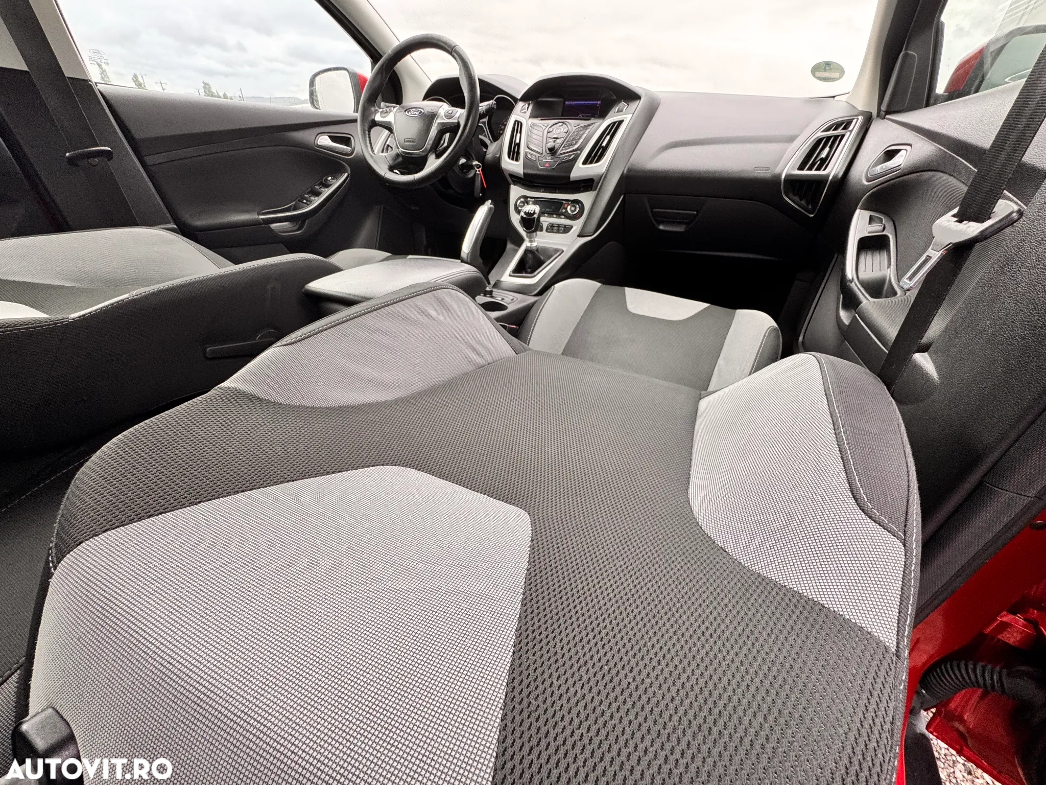 Ford Focus 1.6 TDCi DPF Champions Edition - 34