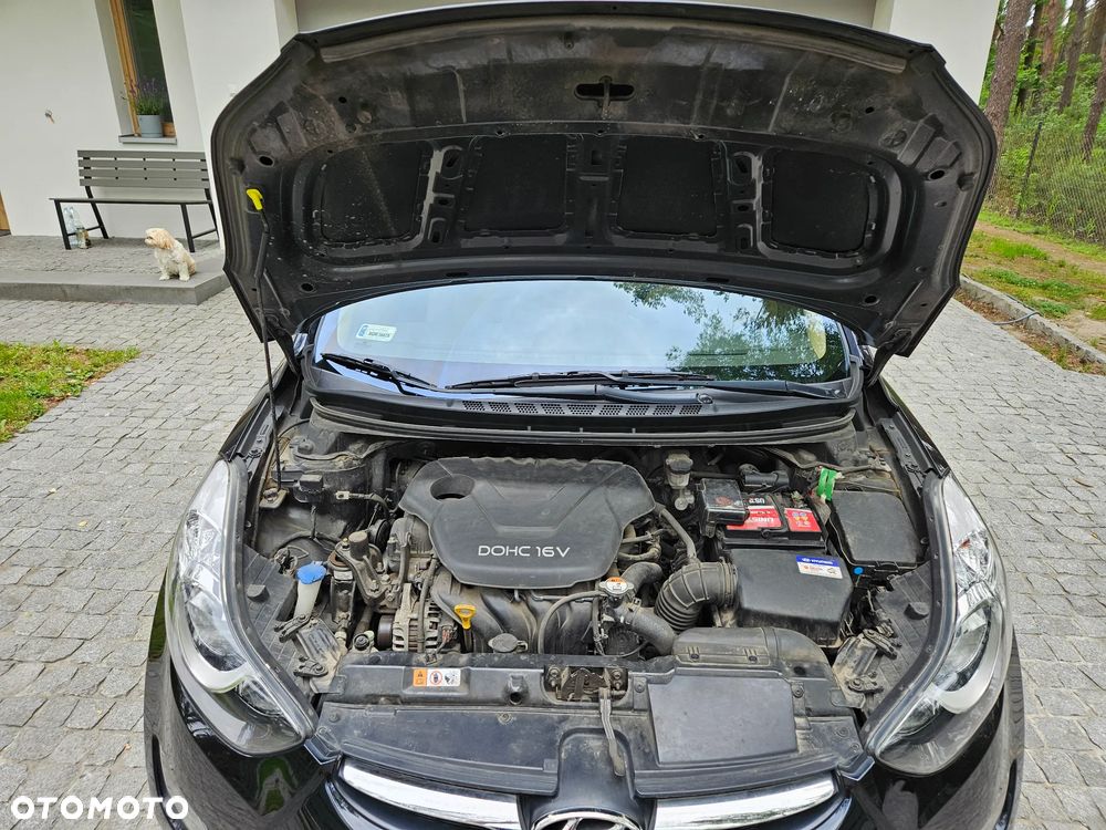 Hyundai Elantra 1.6 Comfort - 24