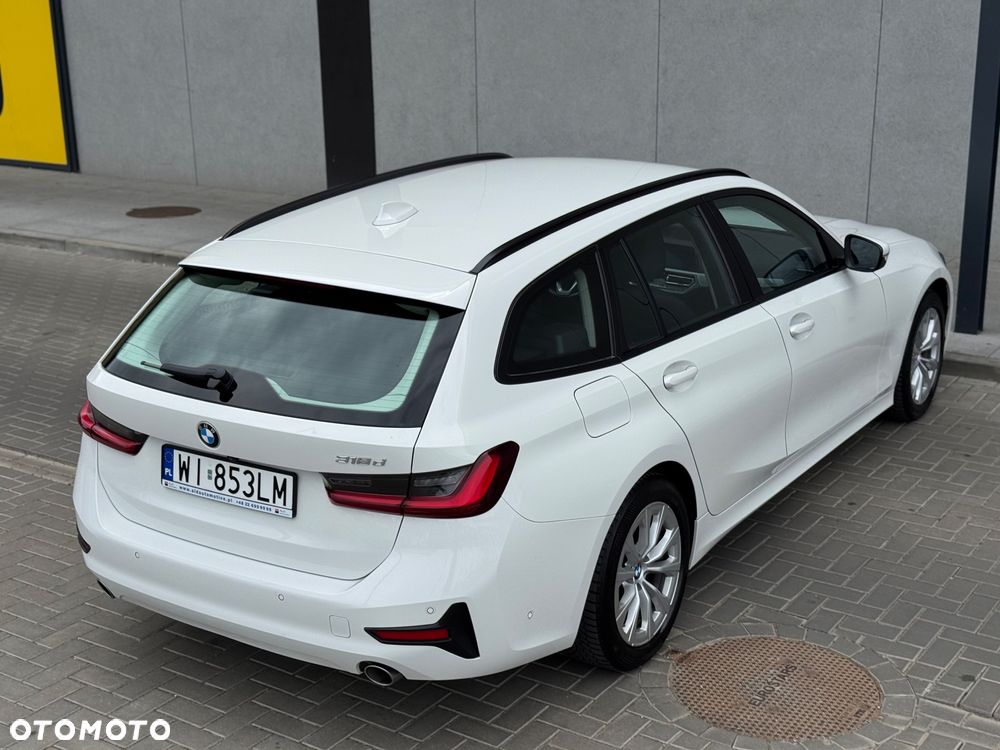 BMW Seria 3 318d mHEV - 28