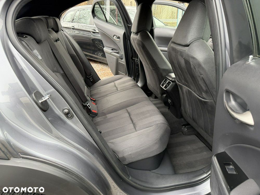 Lexus UX - 10