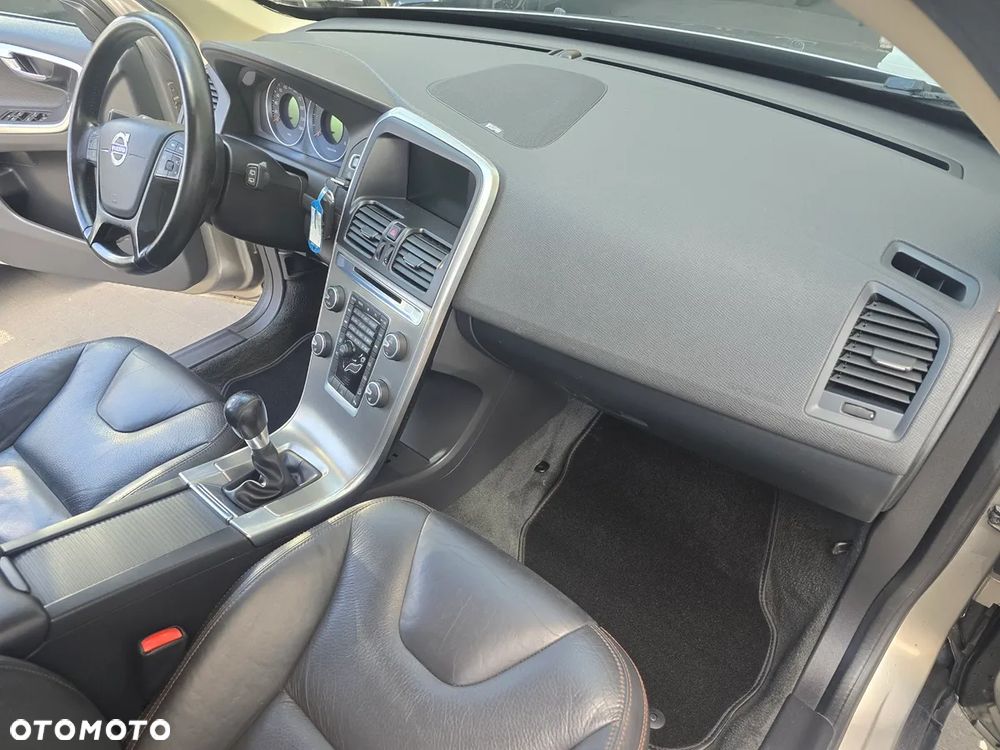 Volvo XC 60 D4 AWD R-Design Momentum - 15