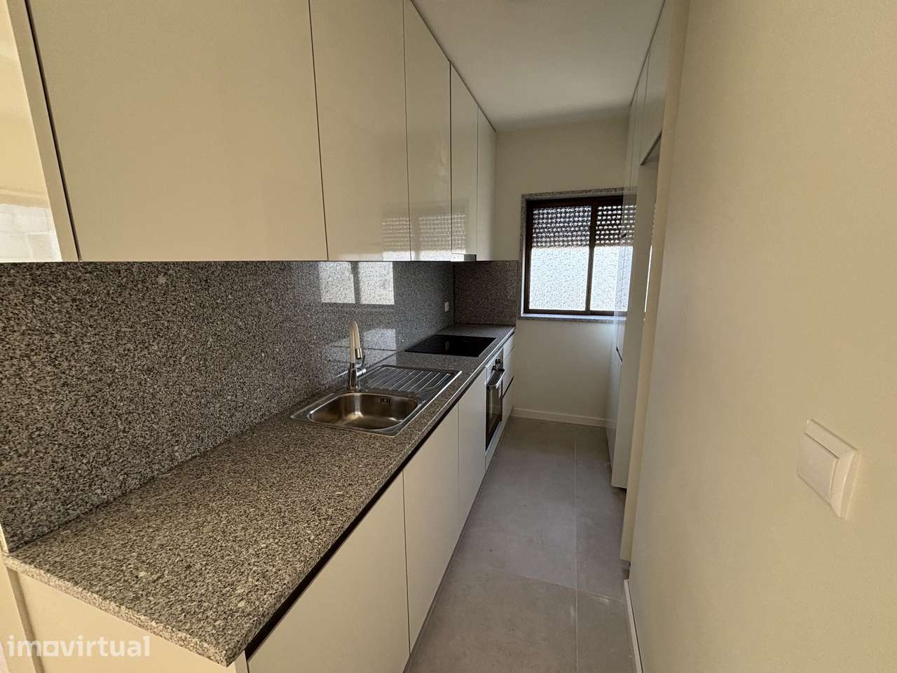 Apartamento T2 renovado com varanda  em Paços de Ferreira - Grande imagem: 5/10