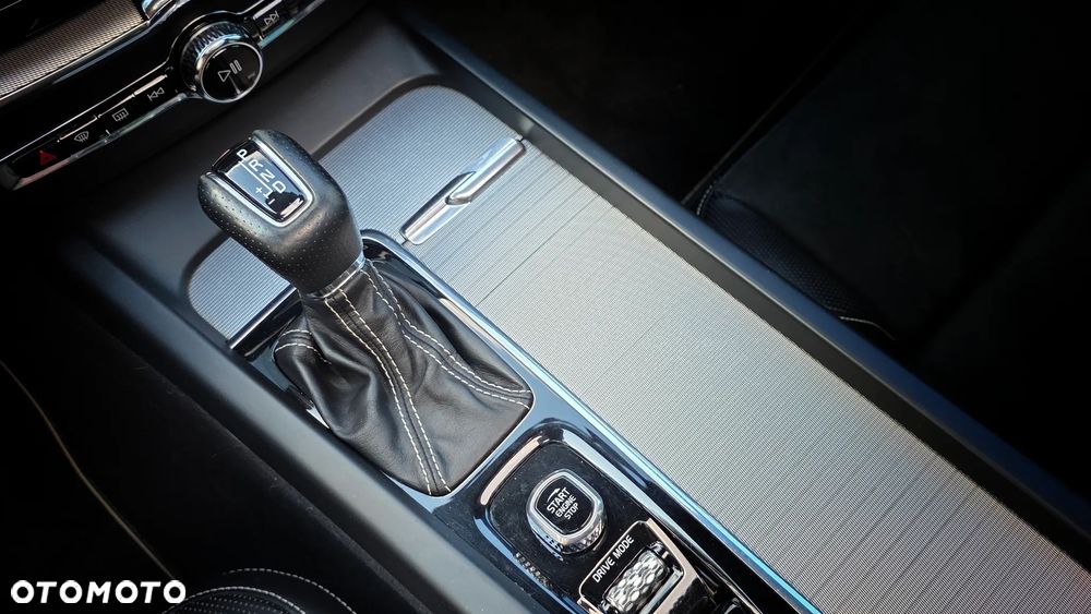 Volvo XC 60 T5 AWD Geartronic RDesign - 32