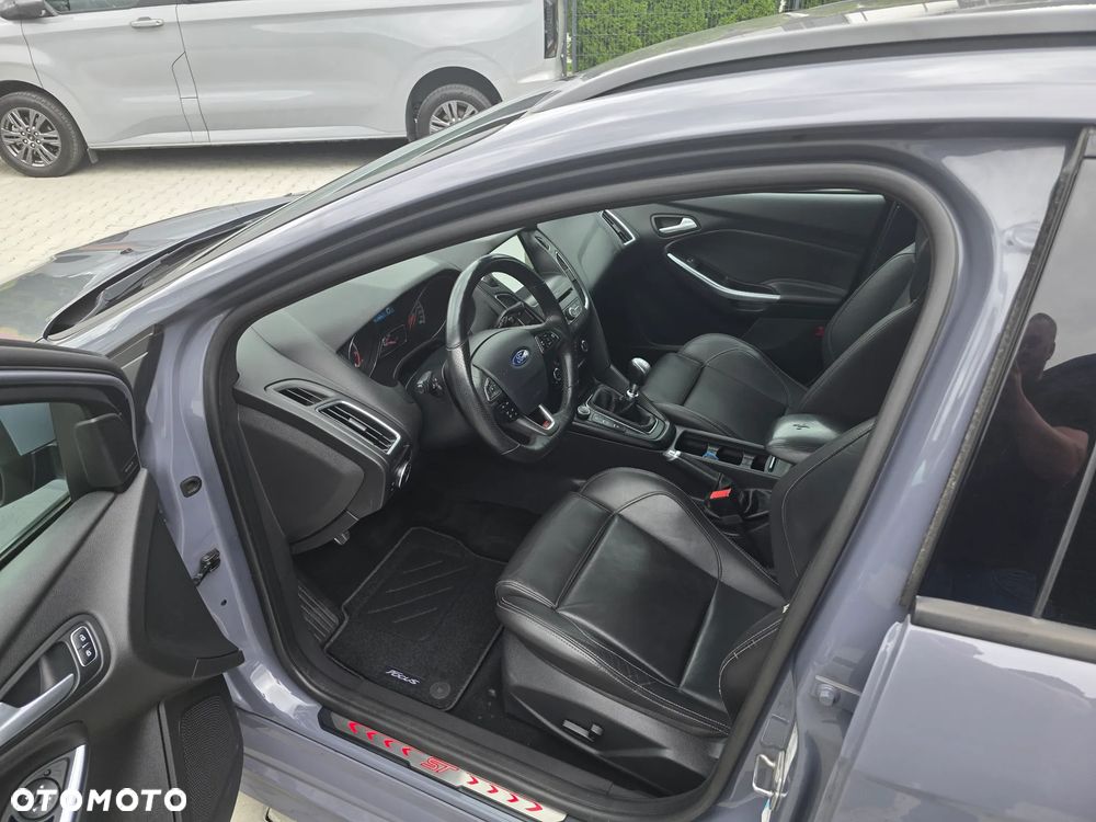 Ford Focus 2.0 EcoBoost ST mit Leder-Exclusiv-Paket - 8