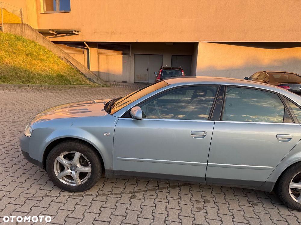 Audi A4 Limousine - 3