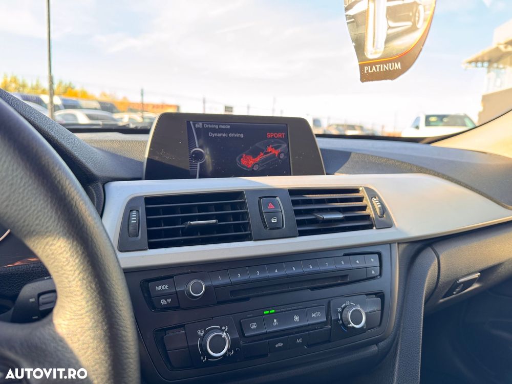 BMW Seria 3 318d GT - 13