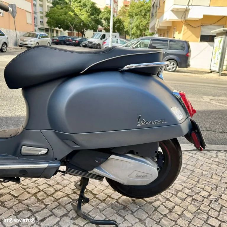 Piaggio Vespa GTS 300 - 4